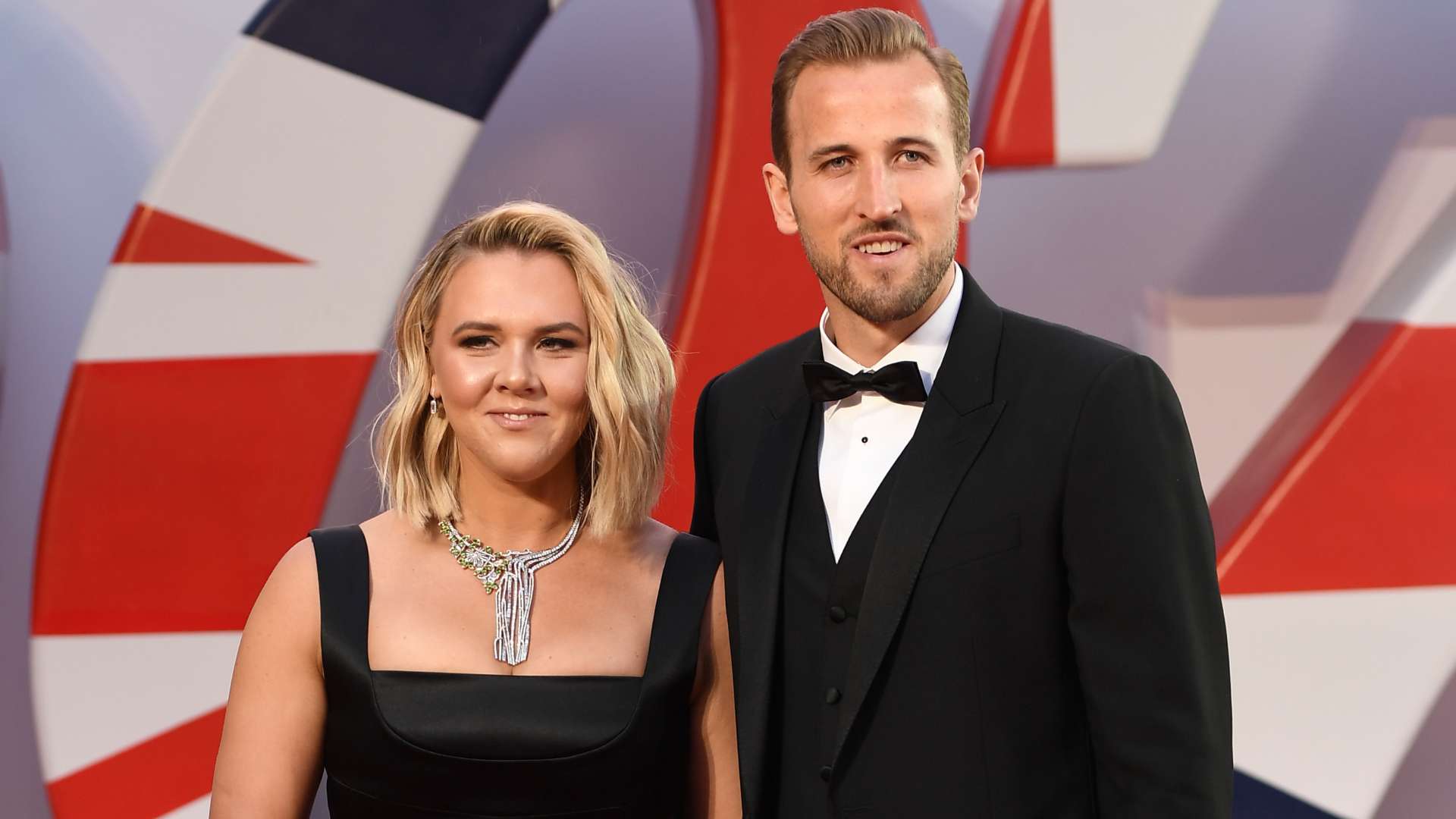 勇士全场首发正负值均高于+10，库里+26最高&格林+14最低.