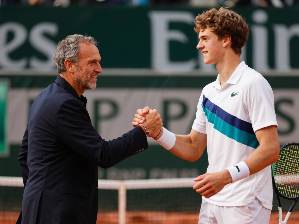 莱万庆祝巴萨百场里程碑：期待更多精彩比赛