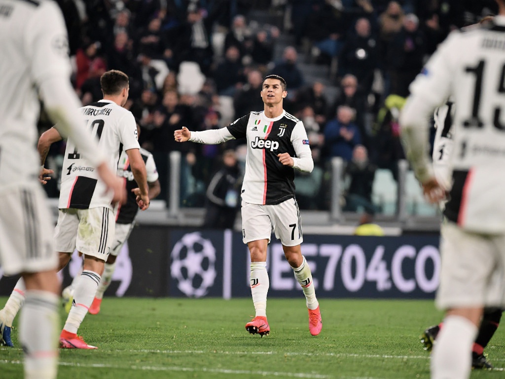 世预赛激战：中国队1：1憾平泰国队无缘提前出线